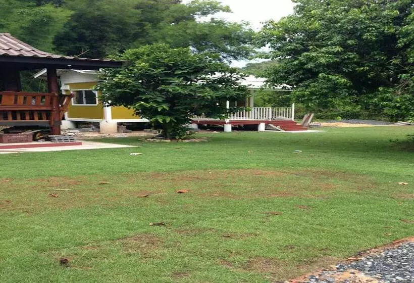 ホテル Baan Pennee