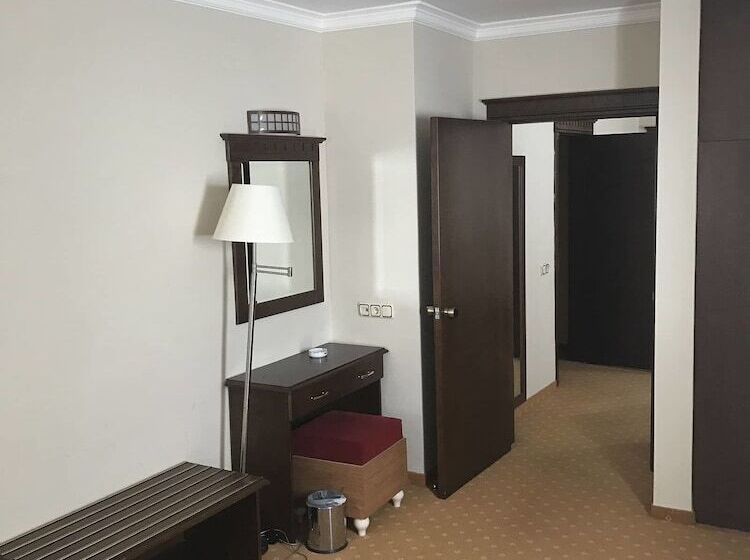 Отель Grand Eras