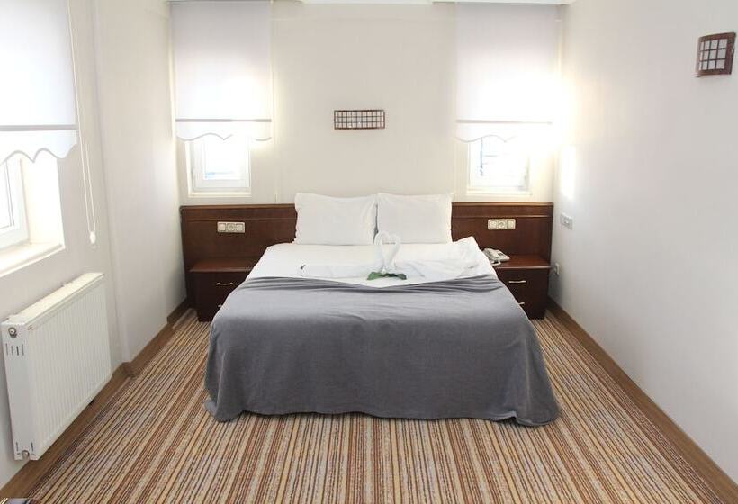 Отель Grand Eras