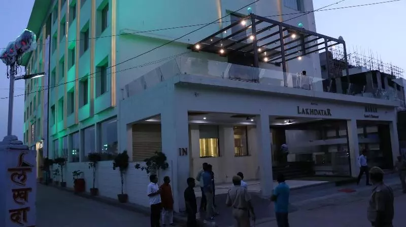 هتل Lakhdatar