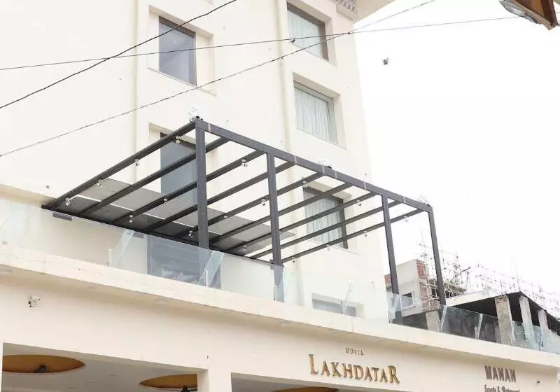 هتل Lakhdatar