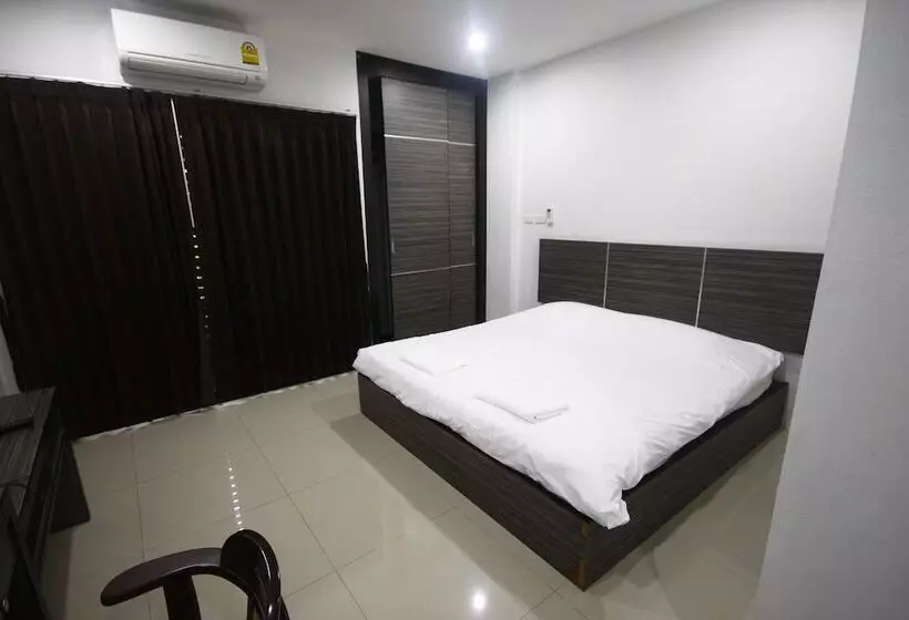 Hotelli Suchada Palace