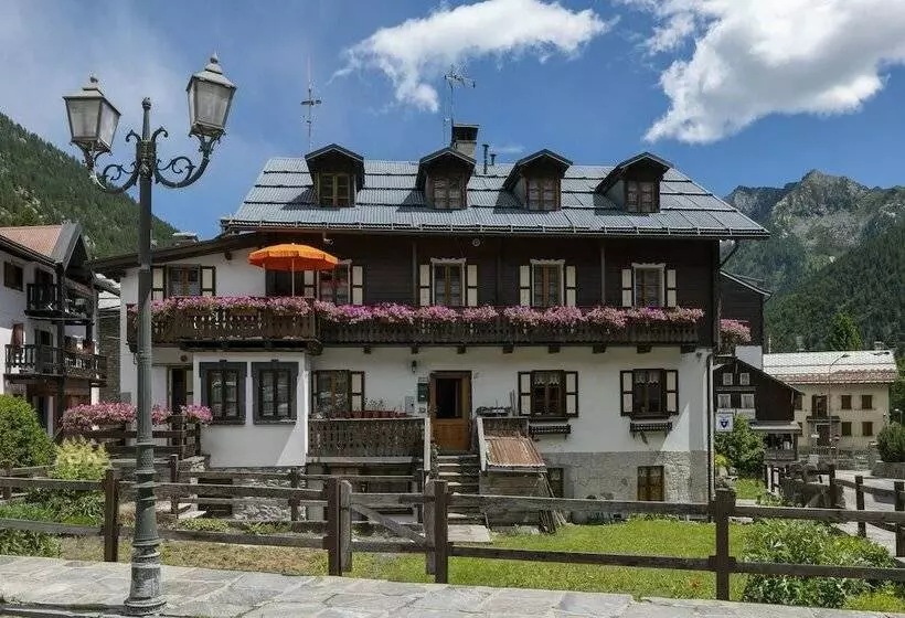 レジデンス Incanto Walser Apartments Piazza