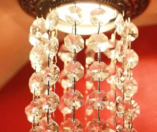 Shishki Na Lampushke   Vostochnaya Medina