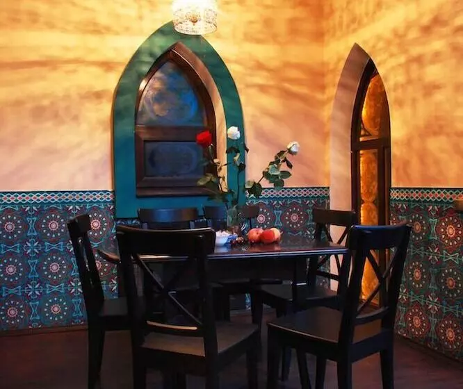 Shishki Na Lampushke   Vostochnaya Medina