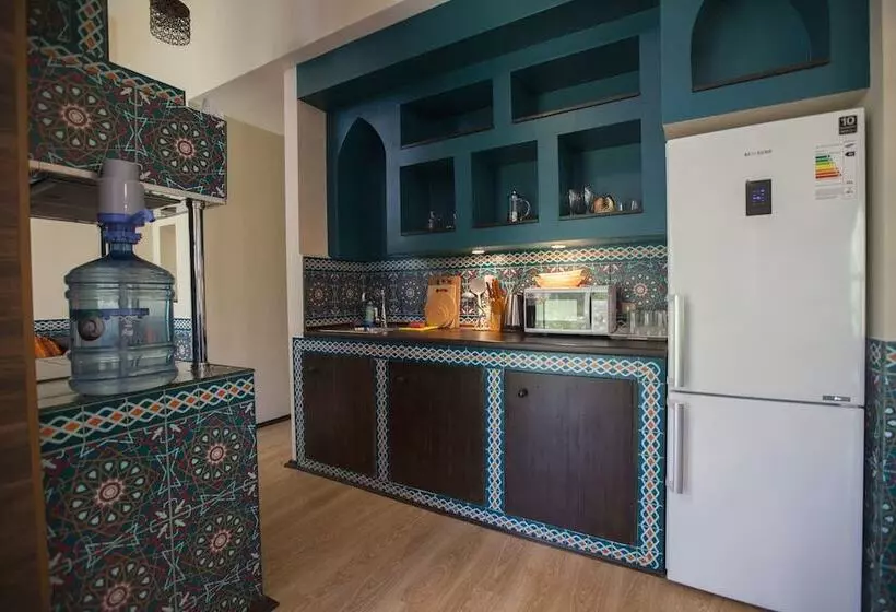 Shishki Na Lampushke   Vostochnaya Medina