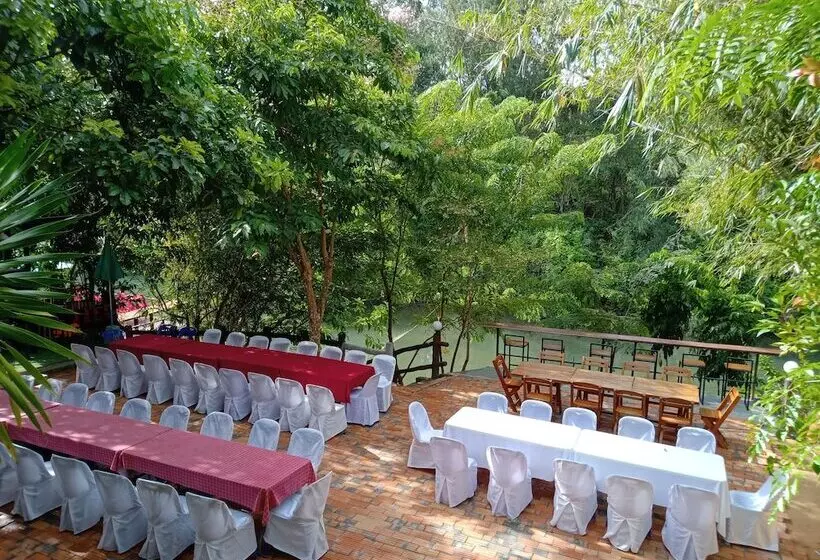 هتل Ban Kiangnam Resort