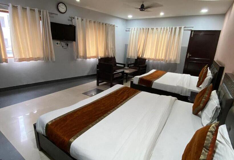 هتل Dev Palace By Wb Inn