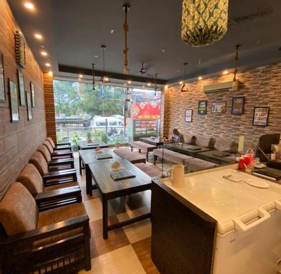 هتل Dev Palace By Wb Inn