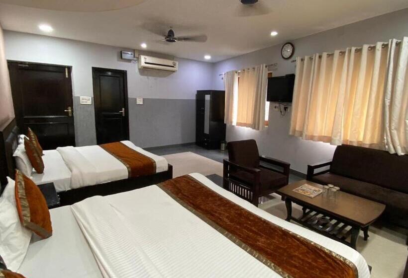 هتل Dev Palace By Wb Inn