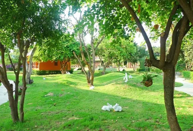 ホテル Doembang Villa