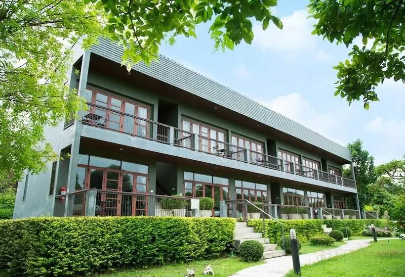 ホテル Doembang Villa