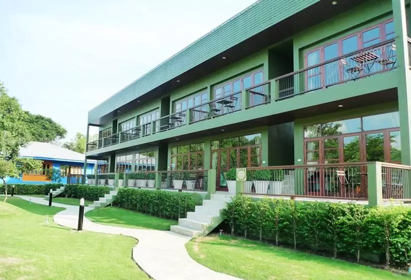 ホテル Doembang Villa