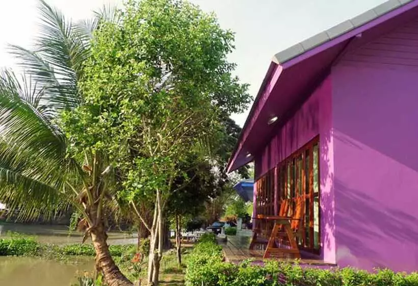 ホテル Doembang Villa