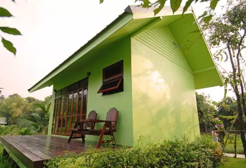 ホテル Doembang Villa