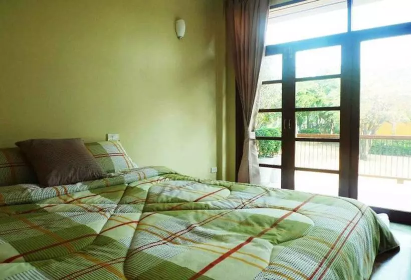 ホテル Doembang Villa