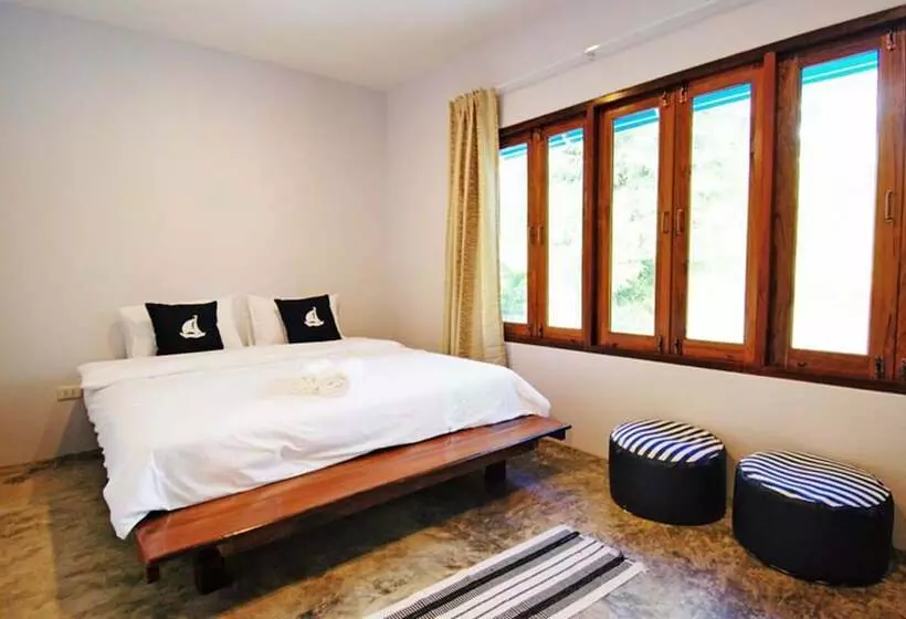 ホテル Doembang Villa