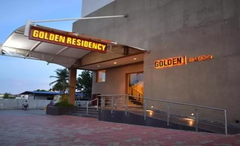 ホテル Golden Residency