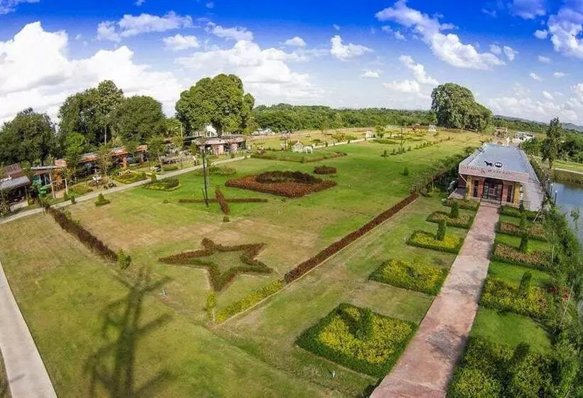 Hotelli River & Flowers Resort