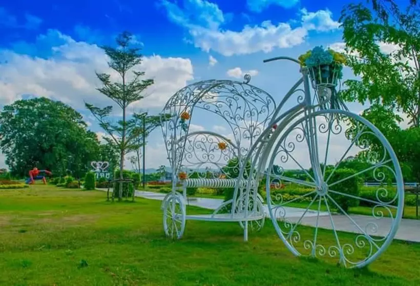 Hotelli River & Flowers Resort