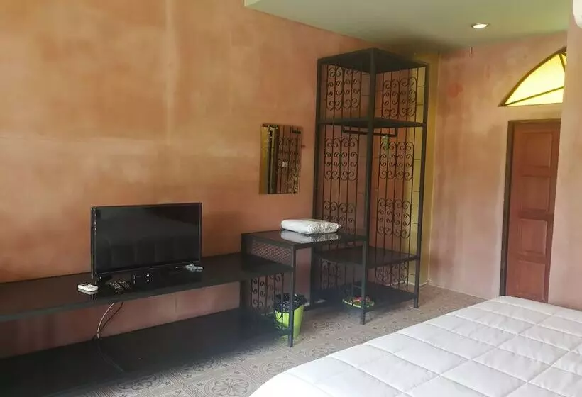 Hotelli River & Flowers Resort