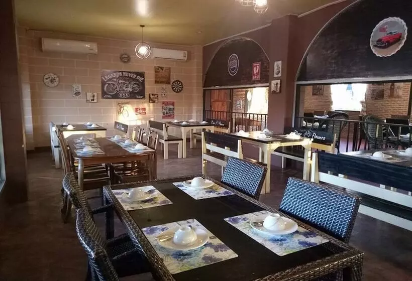 Hotelli River & Flowers Resort