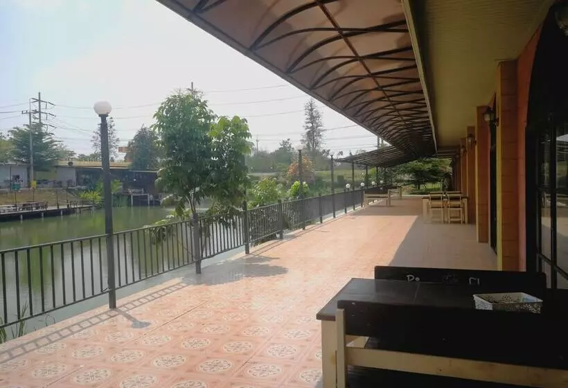 Hotelli River & Flowers Resort