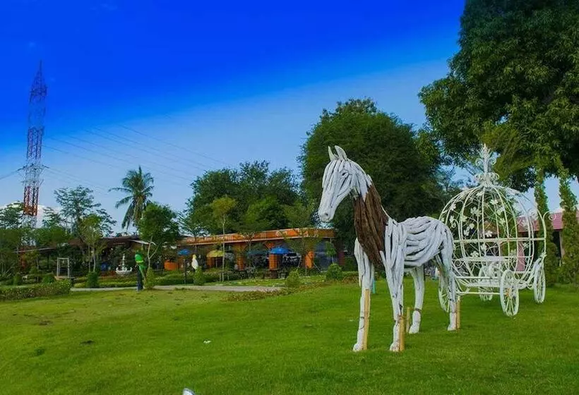 Hotelli River & Flowers Resort