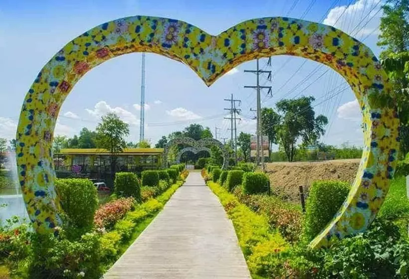 Hotelli River & Flowers Resort