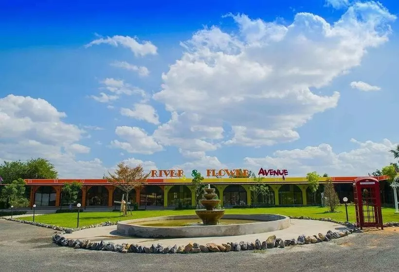 Hotelli River & Flowers Resort