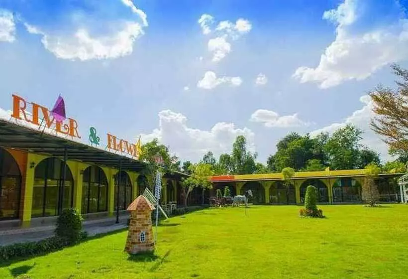 Hotelli River & Flowers Resort