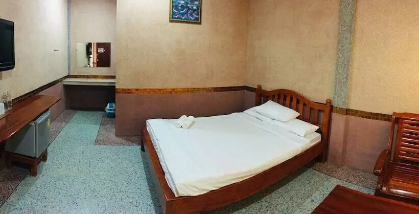 ホテル Teepak Suanmon