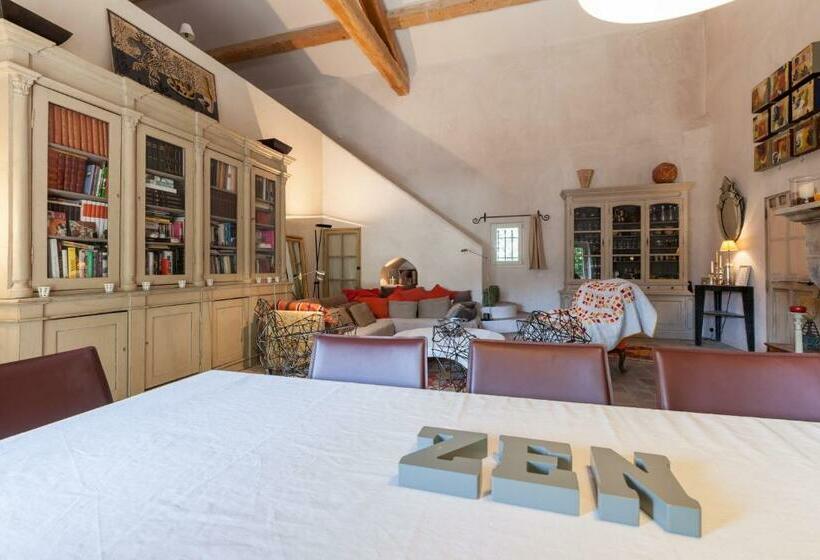 بنسيون La Louvière Des Bruyères