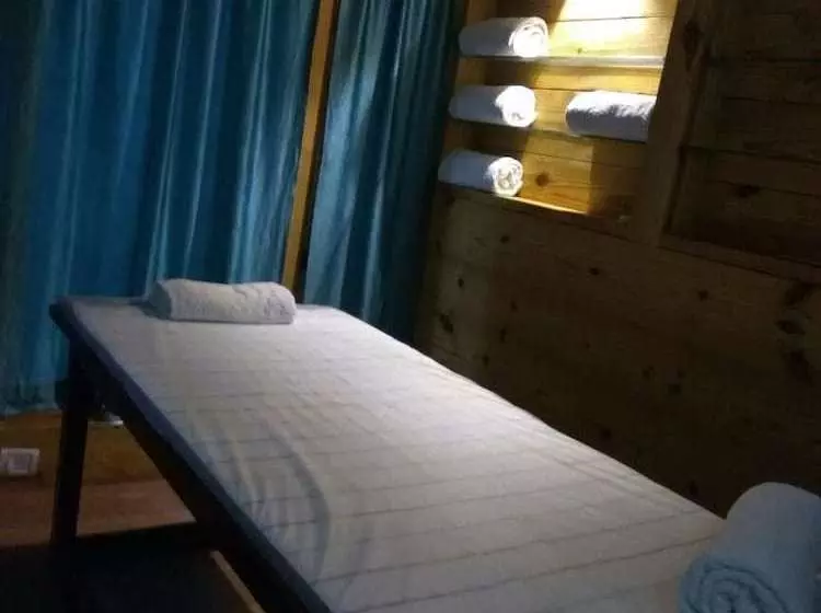 استراحتگاه The Sal Woods Forest Retreat & Spa