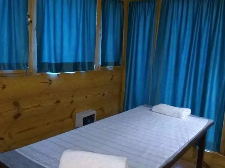 استراحتگاه The Sal Woods Forest Retreat & Spa