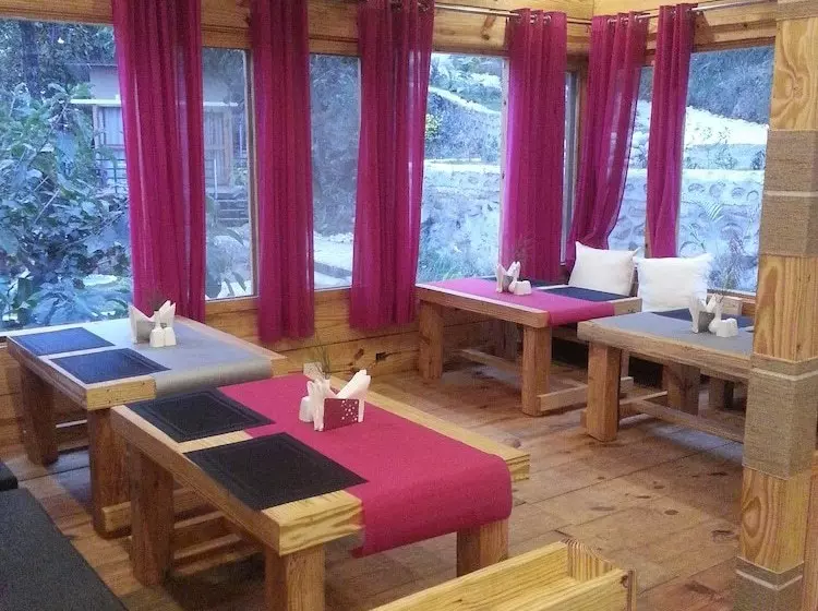 استراحتگاه The Sal Woods Forest Retreat & Spa
