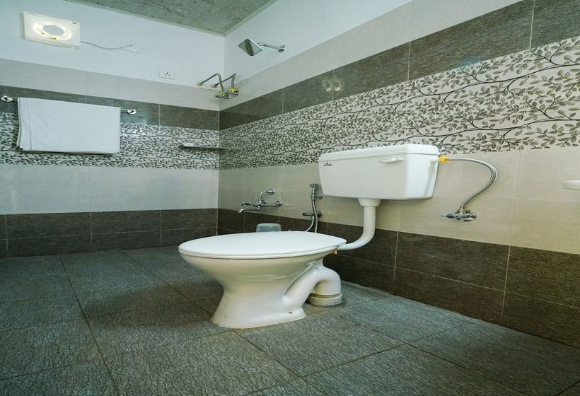 مبيت وإفطار Cardamam County By Oyo Rooms