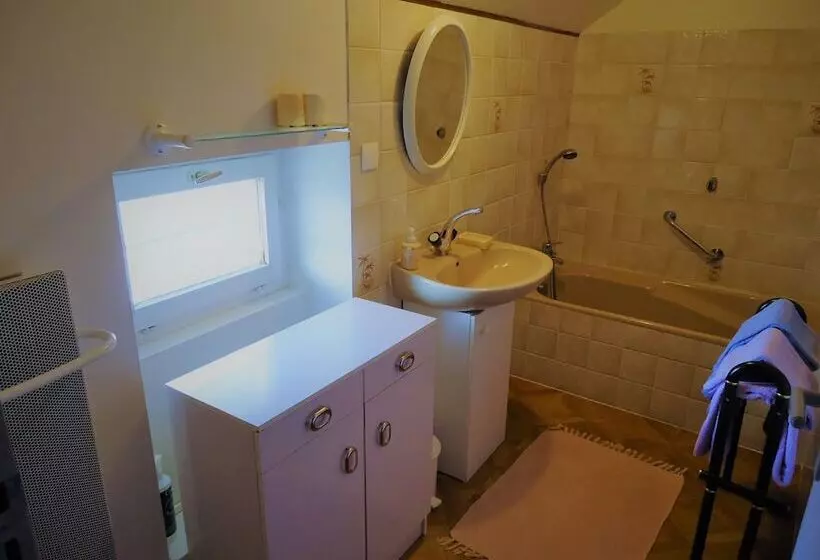 Aamiaismajoitus (B&B) Chambre D Hôtes La Roncellière