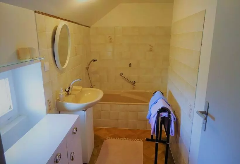 Aamiaismajoitus (B&B) Chambre D Hôtes La Roncellière