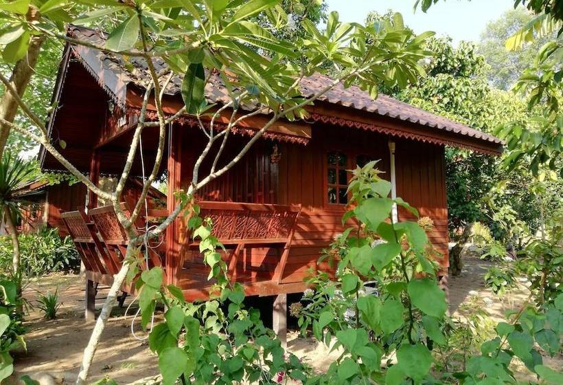 בית מלון כפרי Pruksa Resort