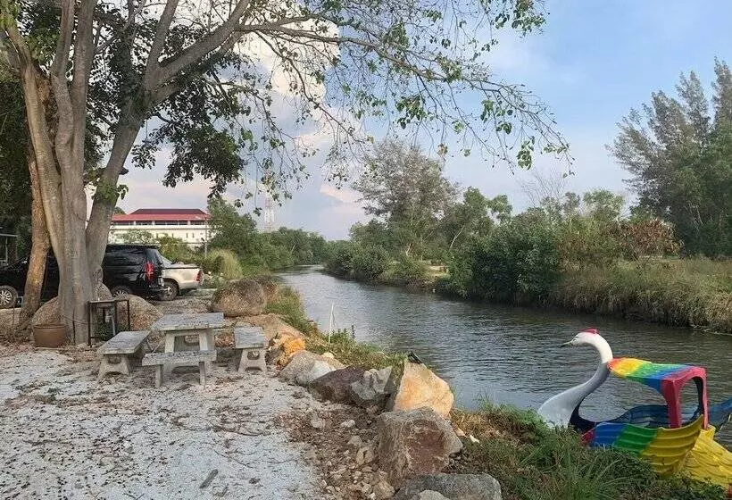 Hotelli Villa Rayonghouse