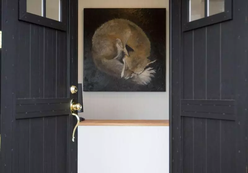 Fox On The Run  Motel Kilmore