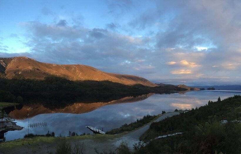 בית מלון כפרי Pedder Wilderness Lodge