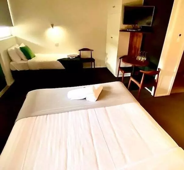 ホテル Pedder Wilderness Lodge