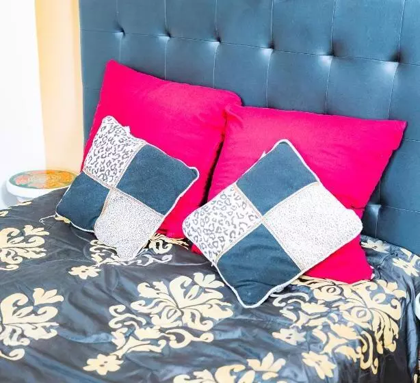 Majatalo Le Fauverney Lodge