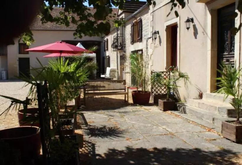 Majatalo Le Fauverney Lodge