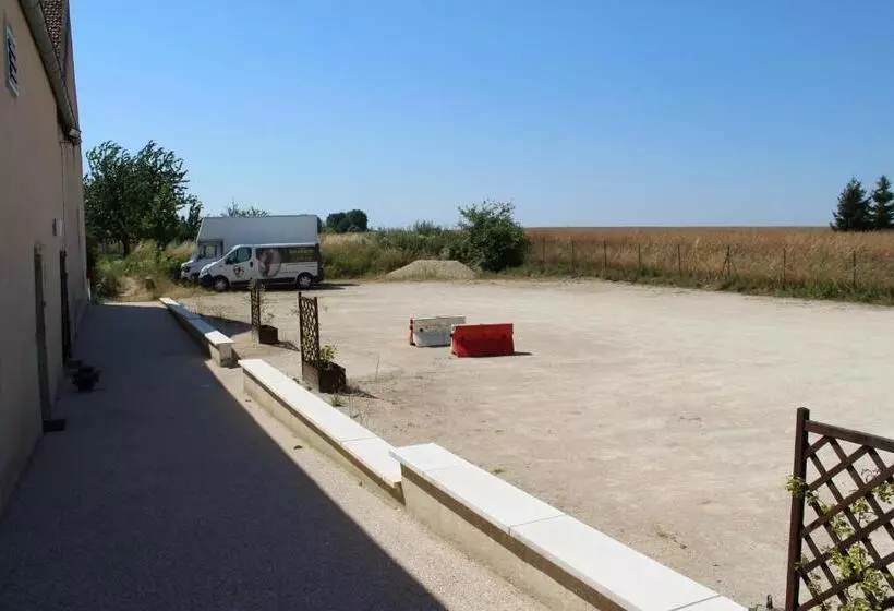 Majatalo Le Fauverney Lodge