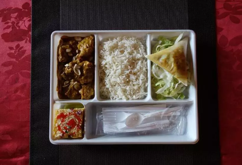 Majatalo Le Fauverney Lodge