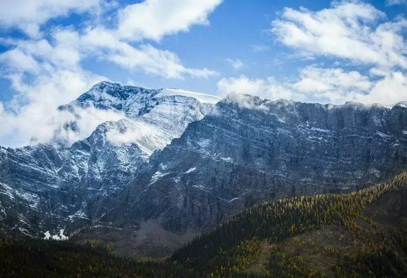 Storm Mountain Lodge & Cabins