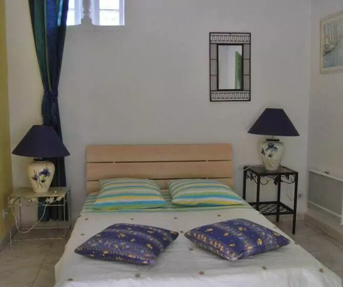 تختخواب و صبحانه Chambre D Hotes Les Alicantes